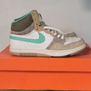 Nike Women's Court Force Hi top Sneakers